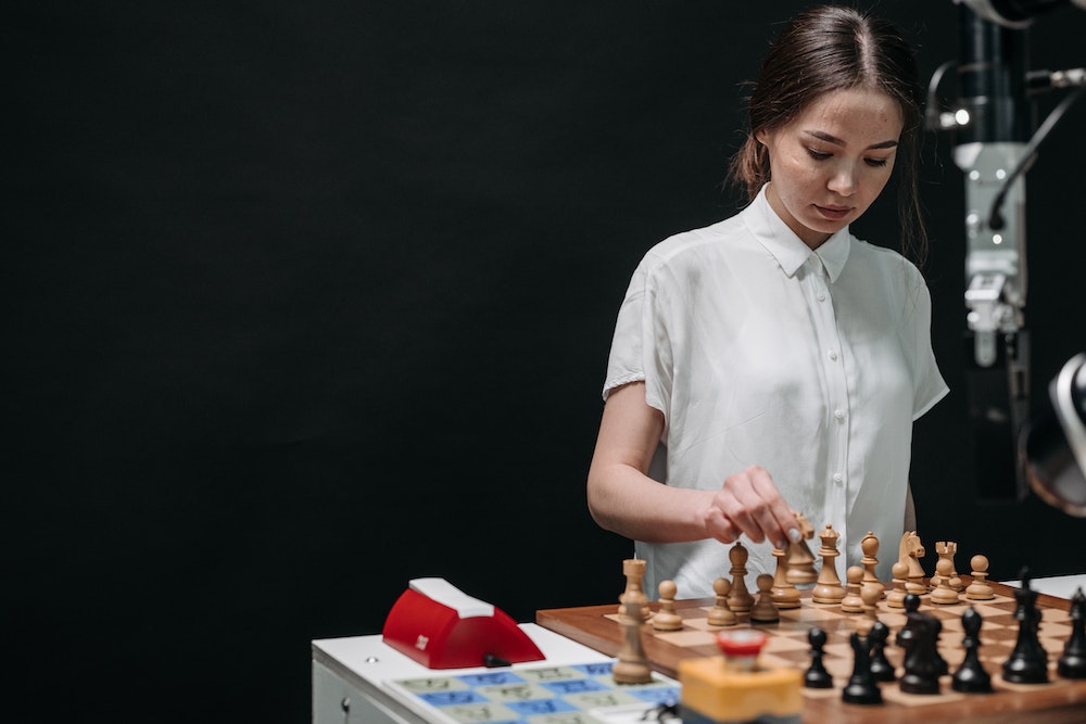 Gra w szachy z robotem i AI: Wpływ na rozwój umiejętności strategicznych i taktycznych