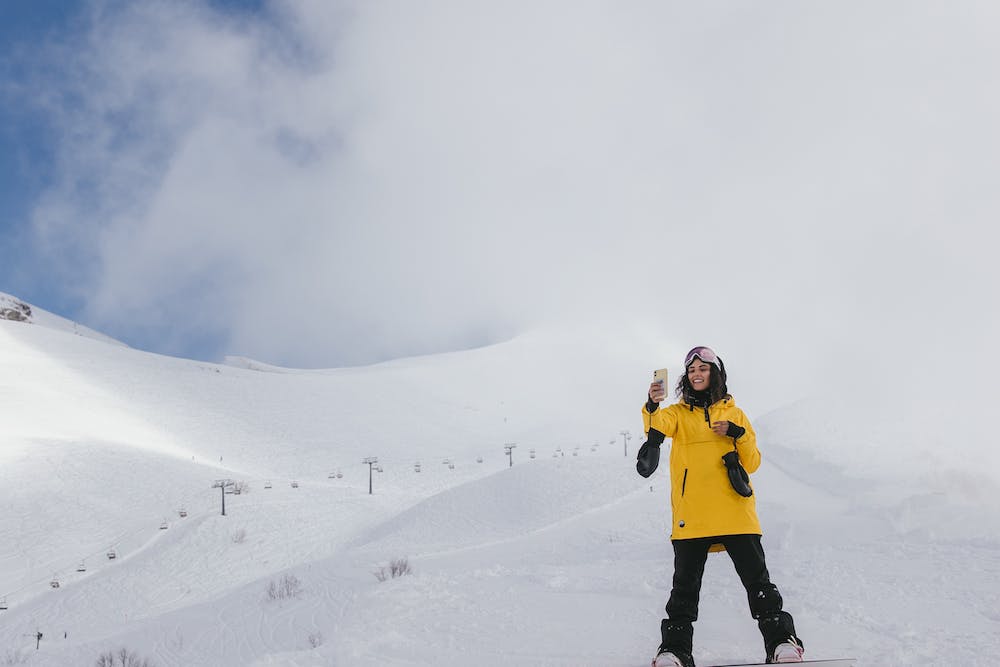 Odkrywając magię zimowych aktywności: snowboard dla początkujących i zaawansowanych